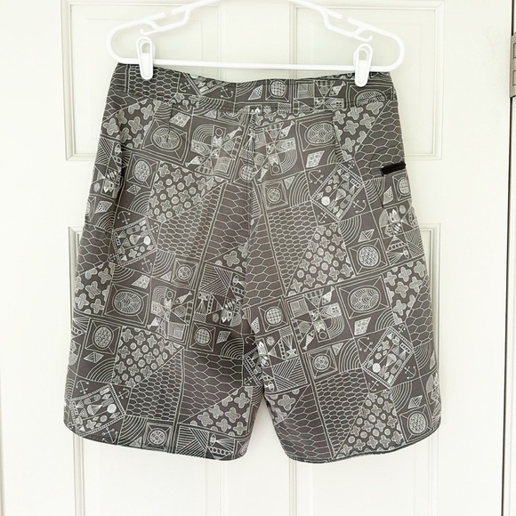 PATAGONIA board shorts size 32 grey white zippered pocket drawstring waist - Picture 2 of 6